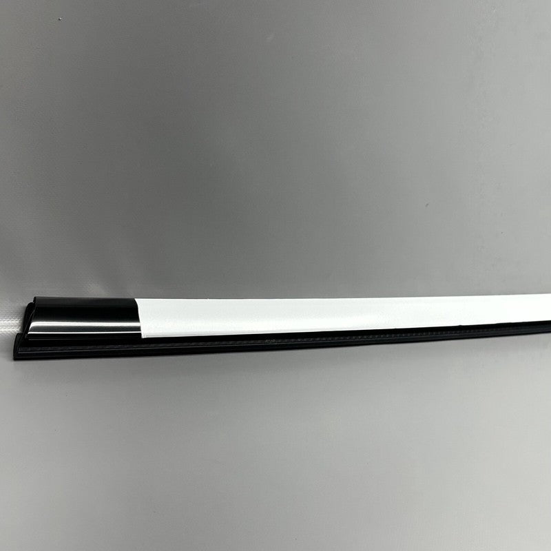 1600171-00-A TESLA MODEL S PLAID DOOR WINDOW MOLDING LEFT FRONT 2021-2023 1600171-00-A