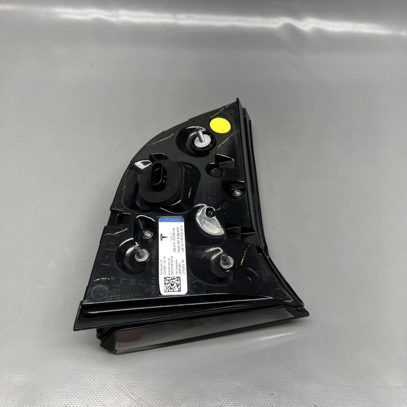 1502089-00-B TESLA MODEL Y TAIL LIGHT TRUNK RIGHT PASSENGER 2020 21 22 23 2024 1502089-00-B