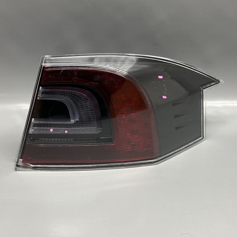 6005919-00-G TESLA MODEL S TAIL LIGHT RIGHT PASSENGER 2016 2017 2018 2019 OEM 6005919-00-G