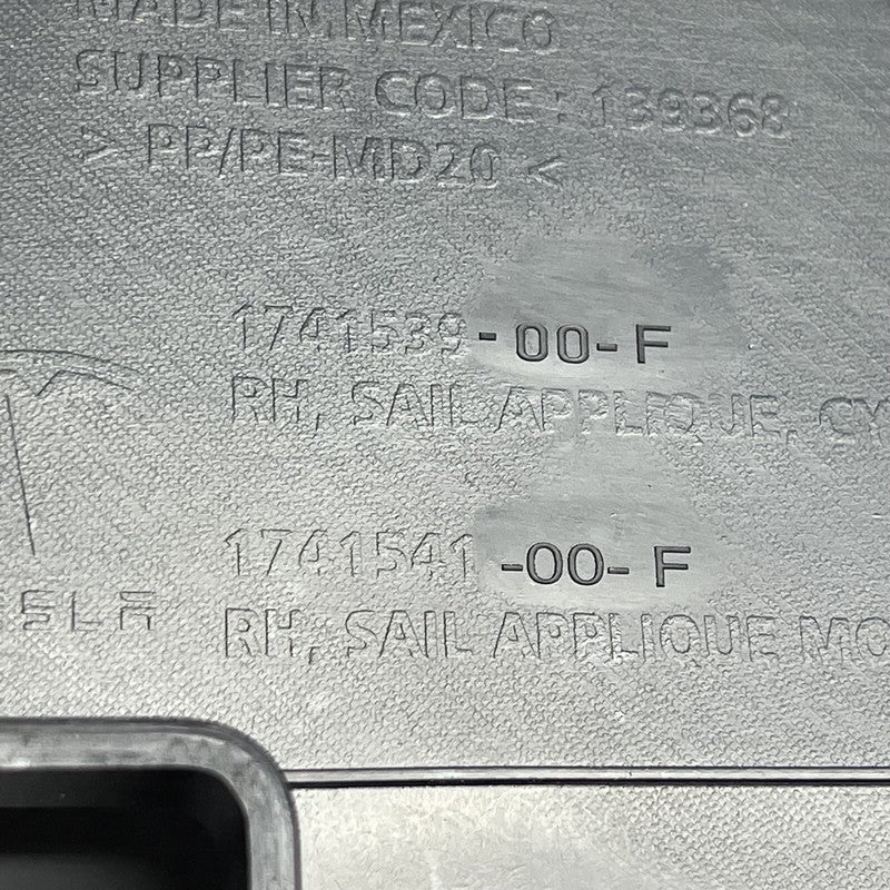 1741539-00-F TESLA CYBERTRUCK BEDSIDE SAIL APPLIQUE RIGHT 2023 2024 OEM 1741539-00-F