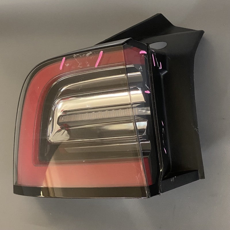 TESLA MODEL Y TAIL LIGHT LEFT DRIVER SIDE 1502086-00-D 2020 2021 2022 