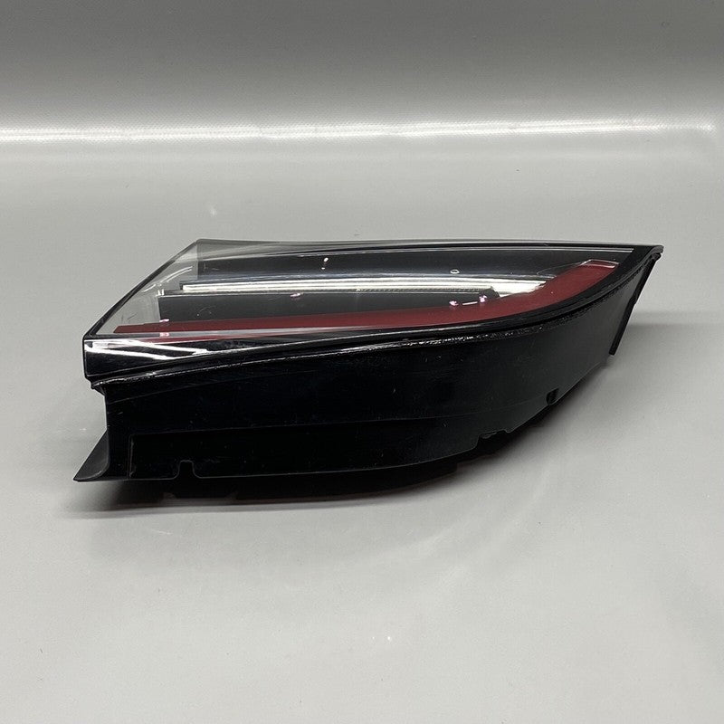 1077402-00-E TESLA MODEL 3 TAIL LIGHT TRUNK RIGHT PASSENGER 1077402-00-E 2017 18 19 20 2021 