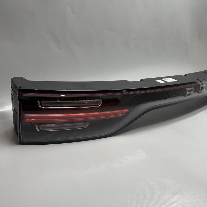 9Y0945081Q PORSCHE CAYENNE TAIL LIGHT CENTER TRUNK 2019 2020 2021 LED OEM 9Y0945081Q