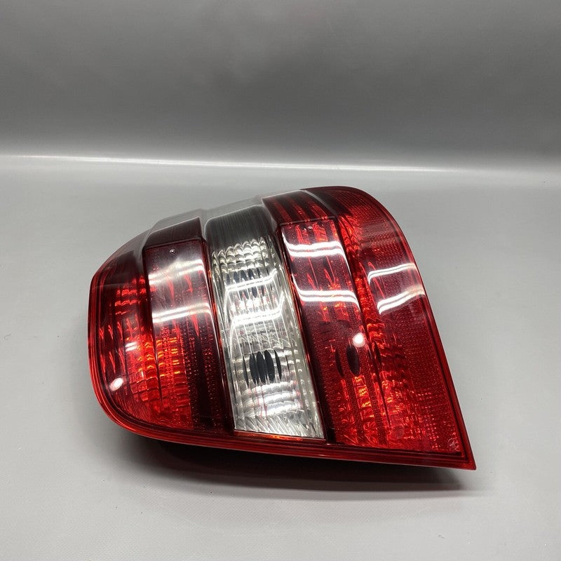 A1648202264 MERCEDES BENZ ML350 TAIL LIGHT RIGHT PASSENGER A1648202264 2006 2007 2008 OEM