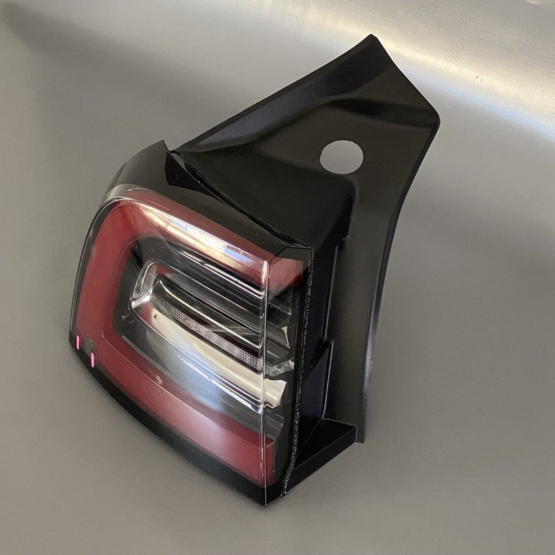 1077397-00-E TESLA MODEL 3 TAIL LIGHT LEFT DRIVER 2017 2018 2019 2020 2021 2022 OEM DAMAGED