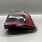 TESLA MODEL 3 TAIL LIGHT RIGHT PASSENGER 1077398-00-H 2017 18 2019 202