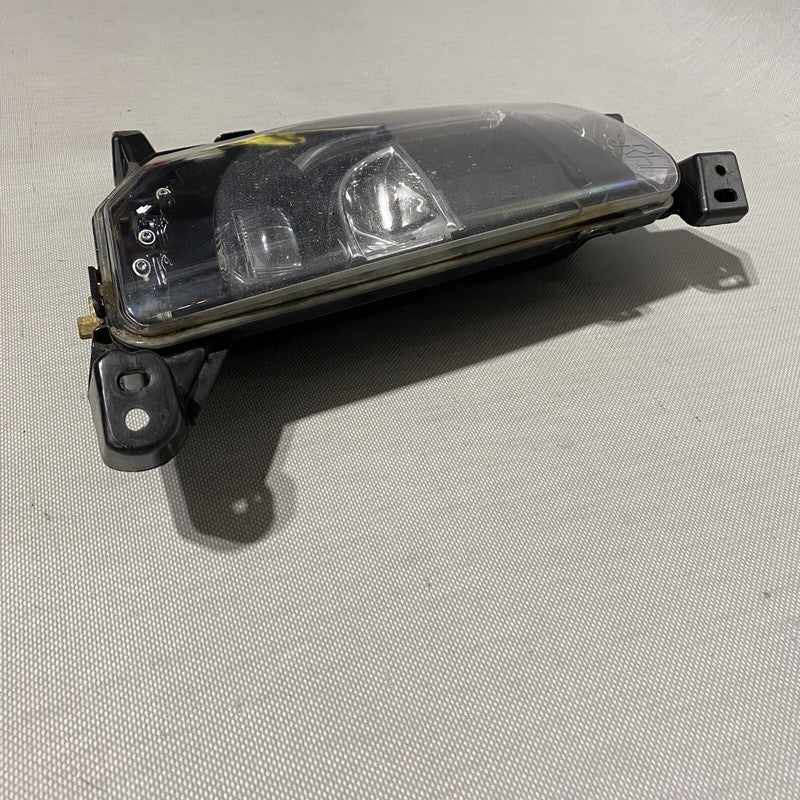 600591400F TESLA MODEL S FOG LIGHT RIGHT PASSENGER OEM 2016 2017 2018 2019 2020 