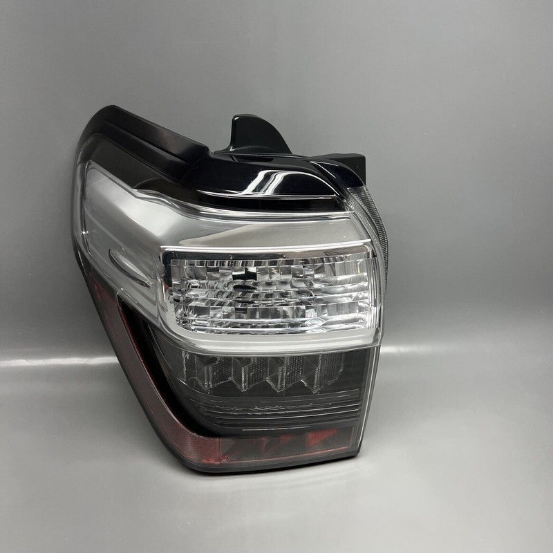 TOYOTA 4 RUNNER TAIL LIGHT LEFT DRIVER 2017 18 19 20 21 22 23 2024 OEM