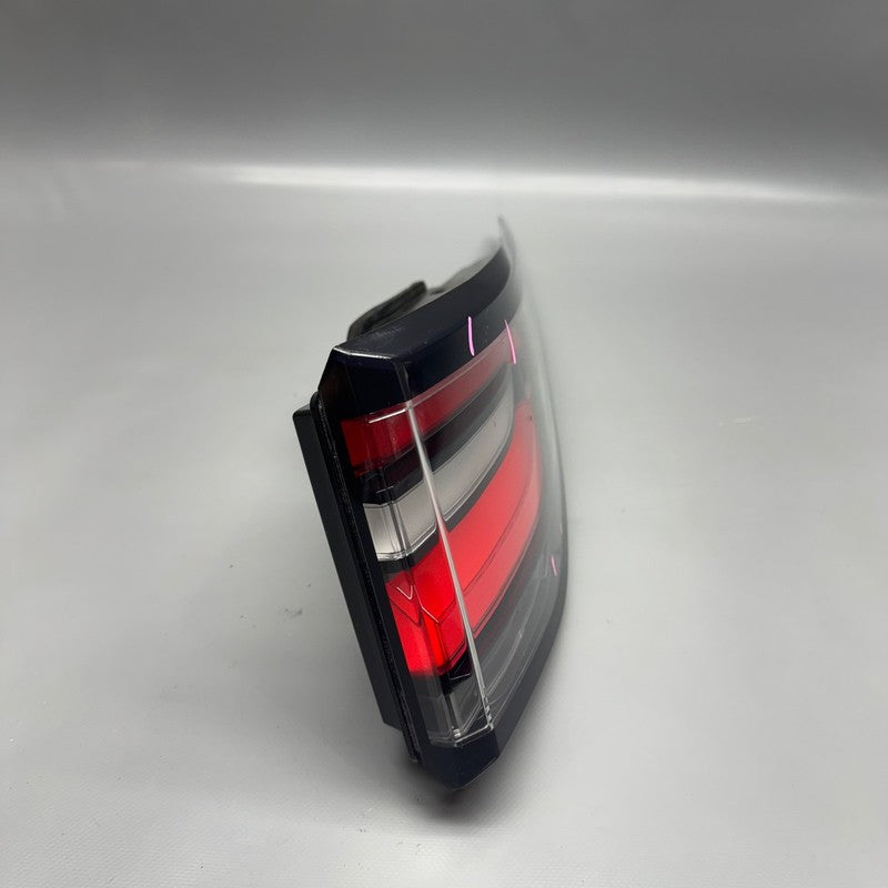 LAND ROVER DISCOVERY TAIL LIGHT RIGHT PASSENGER 2017 2018 2019 OEM