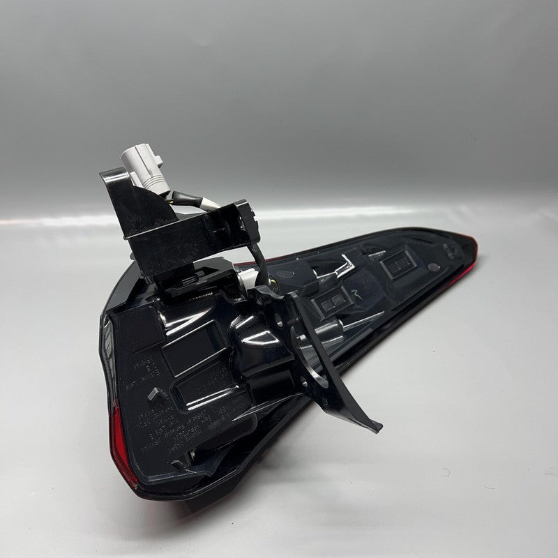 TOYOTA HIGHLANDER TAIL LIGHT RIGHT PASSENGER 2020 2021 2022 LED OEM 