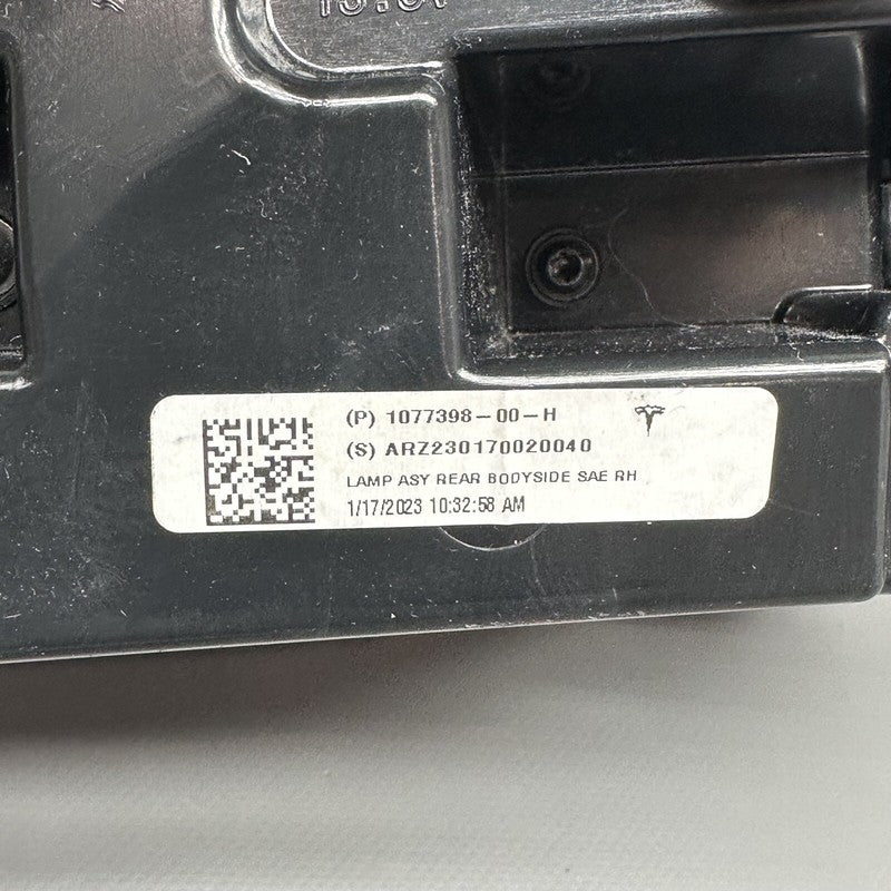 1077398-00-H TESLA MODEL 3 TAIL LIGHT RIGHT PASSENGER 2017 18 19 20 2021 LED OEM 1077398-00-H