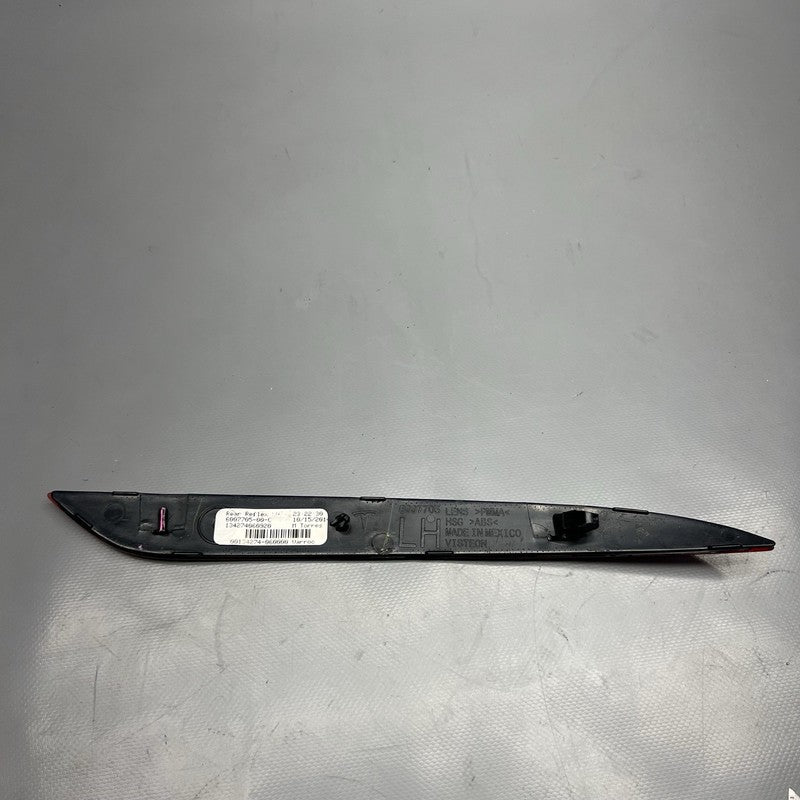 6007705-00-C TESLA MODEL S REAR BUMPER REFLECTOR LEFT DRIVER 2016 2017 2018 2019 2020 OEM