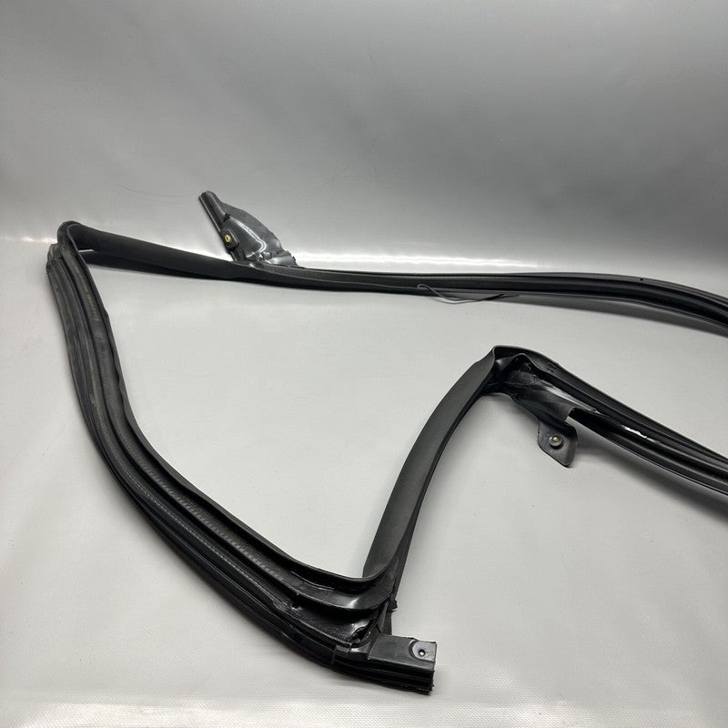1090510-00-L TESLA MODEL 3 DOOR SEAL RIGHT REAR 2017 18 19 20 21 22 2023 OEM 1090510-00-L