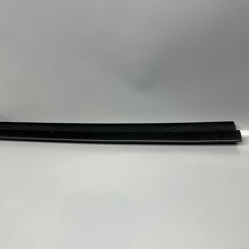1038393-00-A TESLA MODEL S DOOR WINDOW MOLDING LEFT FRONT 2012-2021 OEM 1038393-00-A