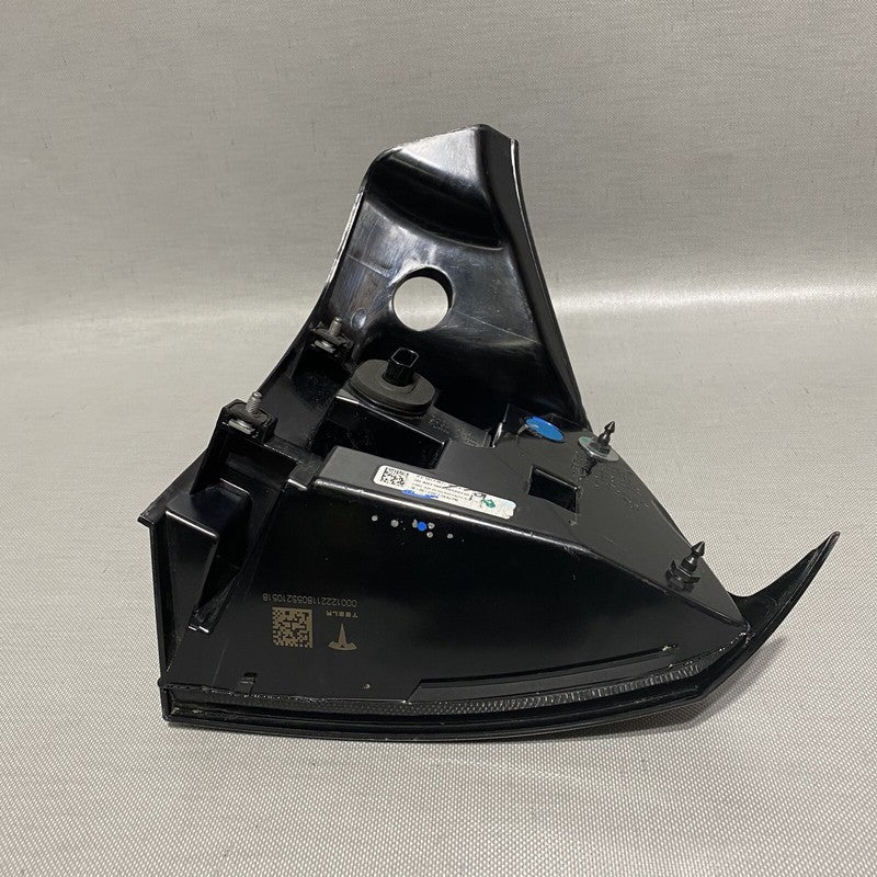 1077397-00-E TESLA MODEL 3 TAIL LIGHT LEFT DRIVER 1077397-00-E 2017 2018 2019 2020 OEM