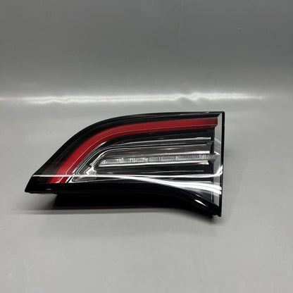 1502089-00-B TESLA MODEL Y TAIL LIGHT TRUNK RIGHT PASSENGER 2020 21 22 23 2024 1502089-00-B