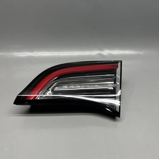 1502089-00-B TESLA MODEL Y TAIL LIGHT TRUNK RIGHT PASSENGER 2020 21 22 23 2024 1502089-00-B