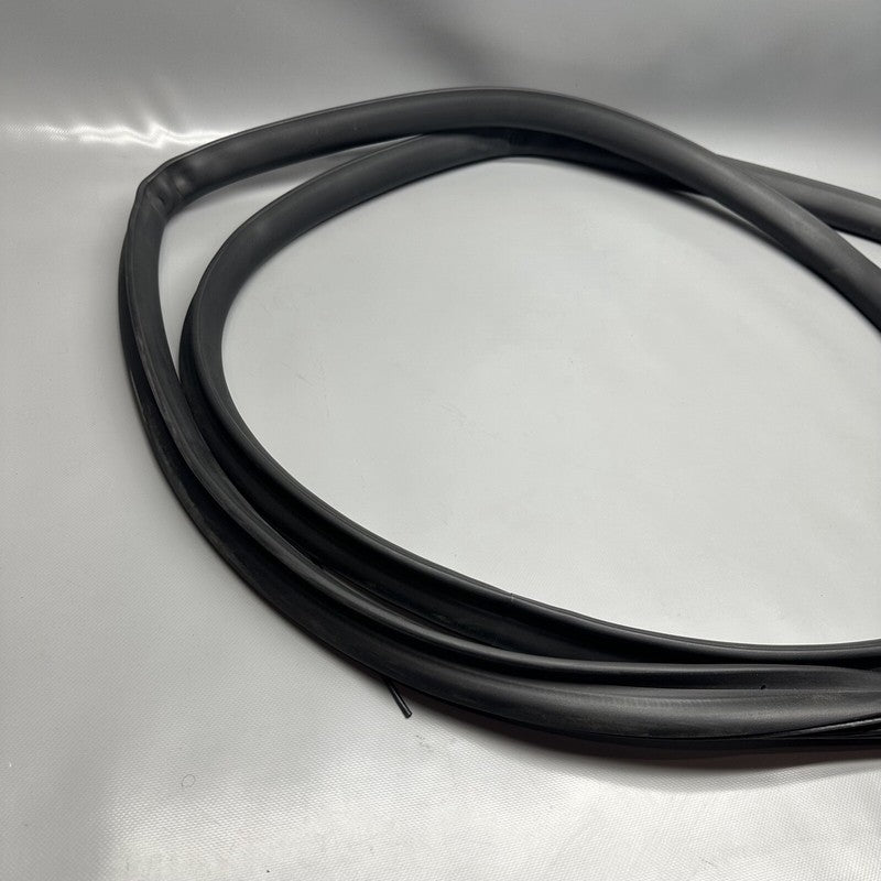 6009582-00-D TESLA MODEL S LIFTGATE TRUNK SEAL 2012 13 14 15 16 17 18 19 20 2021 6009582-00-D