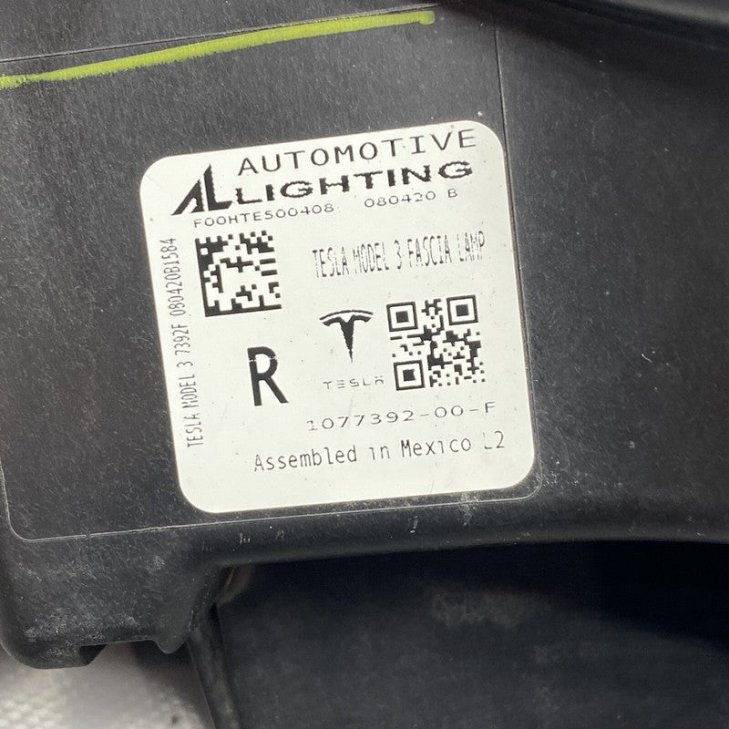 1077392-00-C TESLA MODEL 3 FOG LIGHT RIGHT PASSENGER 2017 2018 2019 20 21 2022 1077392-00-C