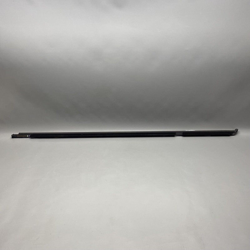 95B837476D PORSCHE MACAN DOOR TRIM RIGHT FRONT 2015 2016 2017 2018 2019 2020 OEM 95B837476D