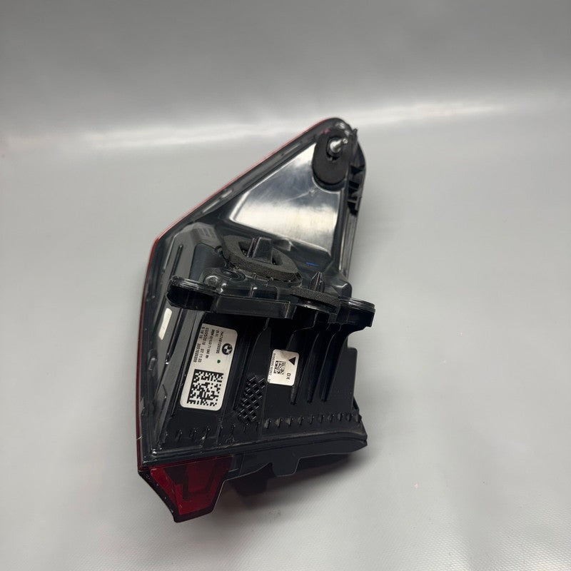 BMW 740 750 TAIL LIGHT RIGHT PASSENGER 2020 2021 2022 LED OEM H4748120
