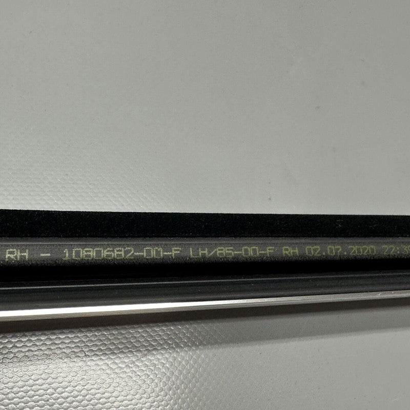 1080681-00-H TESLA MODEL 3 DOOR WINDOW MOLDING LEFT FRONT 2017 18 19 20 21 2022 1080681-00-H