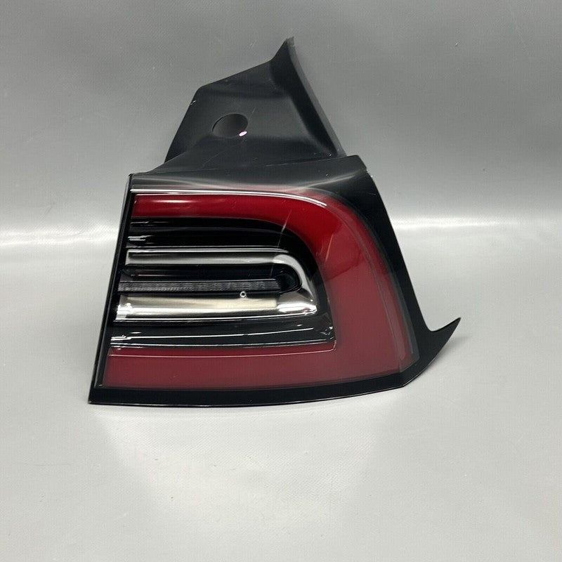 MODEL 3 TESLA MODEL 3 TAIL LIGHT RIGHT PASSENGER 2017 2018 2019 2020 2021 LED OEM 