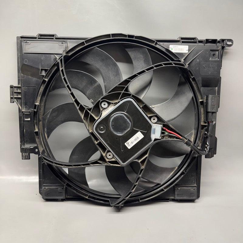 8641947 BMW 328I RADIATOR FAN 340 430 2016 2017 2018 2019 2020 OEM 8641947