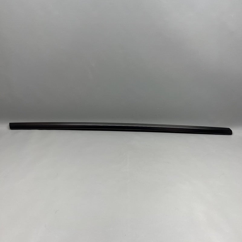 1621165-00-B TESLA MODEL Y DOOR WINDOW MOLDING RIGHT FRONT 2020 21 22  23 2024 1621165-00-B