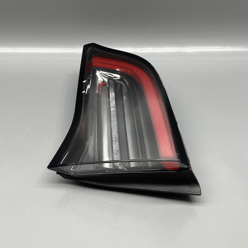 TESLA MODEL Y TAIL LIGHT TRUNK RIGHT PASSENGER 1502089-00-B 2020 21 22