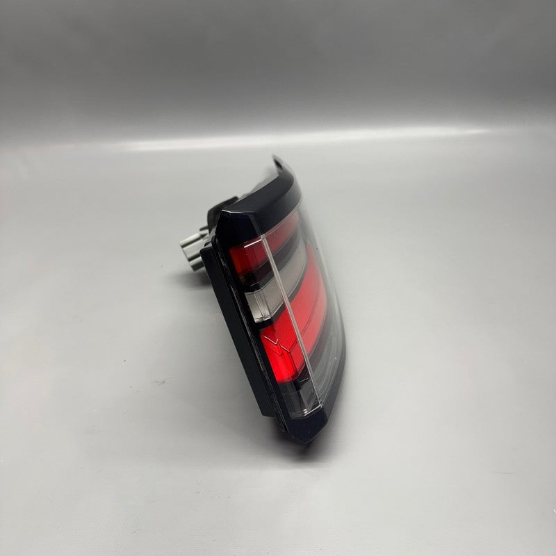 LAND ROVER DISCOVERY TAIL LIGHT RIGHT PASSENGER 2017 2018 2019 OEM HY3
