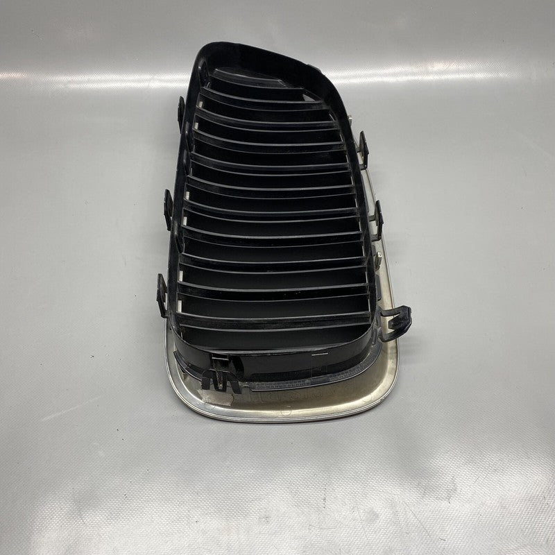 51137200728 BMW 528 GRILLE RIGHT PASSENGER SIDE 535 F10 51137200728 2011 2012 2013 OEM 