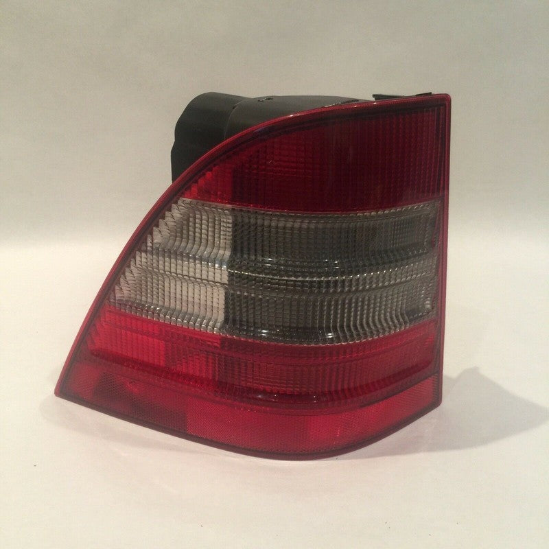 A1638200364 MERCEDES BENZ ML320 ML430 TAIL LIGHT LEFT SIDE A1638200364 1998 1999 2000 2001