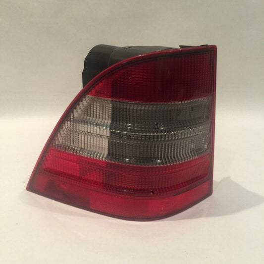 A1638200364 MERCEDES BENZ ML320 ML430 TAIL LIGHT LEFT SIDE A1638200364 1998 1999 2000 2001