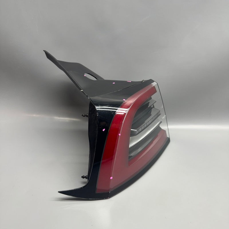 TESLA MODEL 3 TAIL LIGHT LEFT DRIVER 2017 2018 2019 2020 2021 2022 202