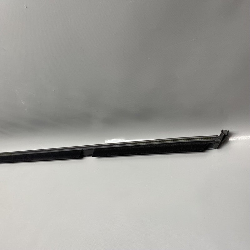 95B837476D PORSCHE MACAN DOOR TRIM RIGHT FRONT 2015 2016 2017 2018 2019 2020 OEM 95B837476D