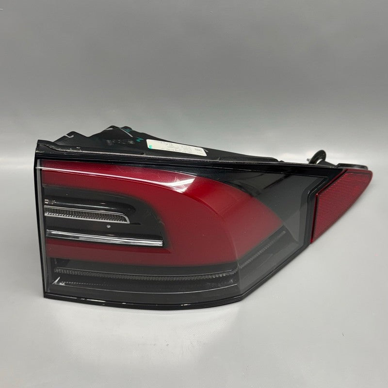 TESLA MODEL X TAIL LIGHT RIGHT PASSENGER 2016 2017 2018 2019 2020 OEM