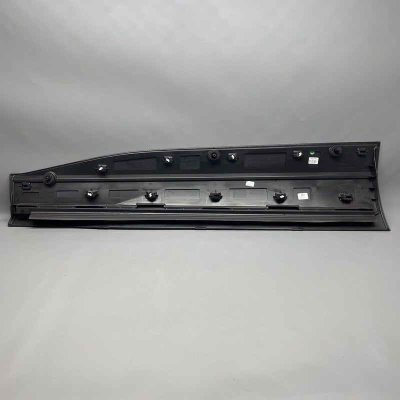 J9D3-21064-A JAGUAR I-PACE DOOR MOLDING RIGHT FRONT J9D3-21064-A 2018 2019 2020 OEM
