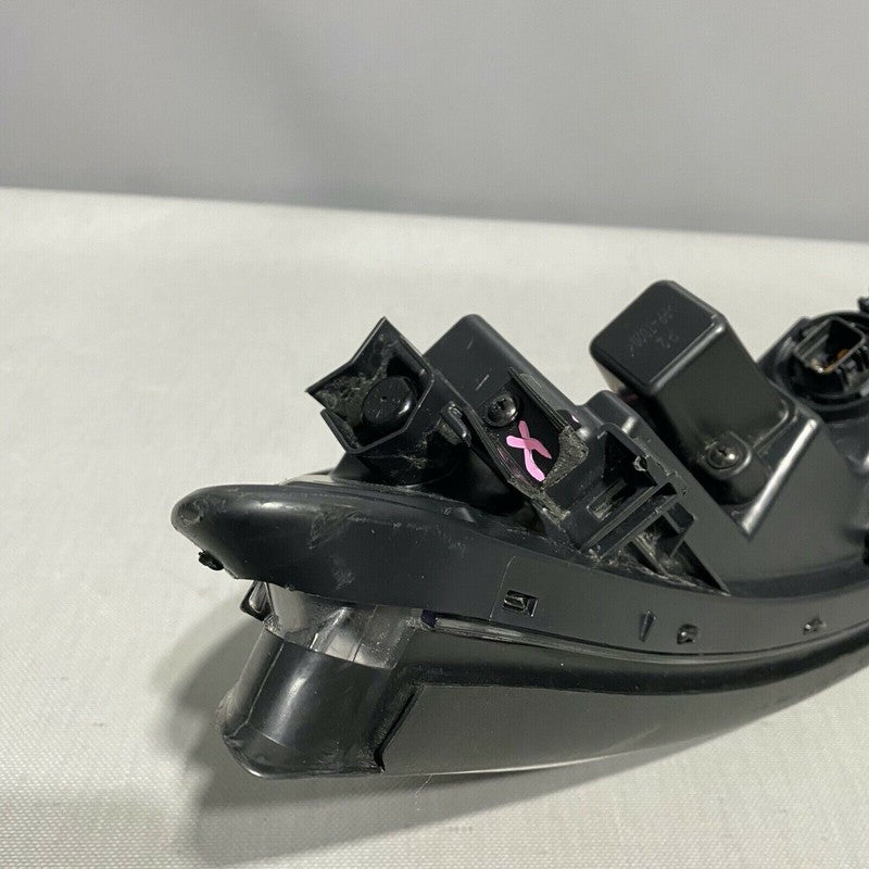 92208-S2000 HYUNDAI SANTA FE HEADLIGHT RUNNING LIGHT RIGHT PASSENGER LED 2019 2020 2021