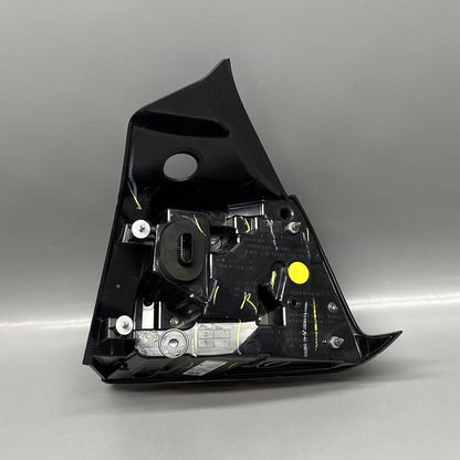 1502086-00-D TESLA MODEL Y TAIL LIGHT LEFT DRIVER LED 2020 2021 2022 2023 OEM 1502086-00-D