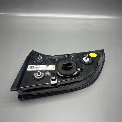 1502088-00-B TESLA MODEL Y LIFTGATE TAIL LIGHT LEFT DRIVER 2020 21 22 2023 OEM 1502088-00-B