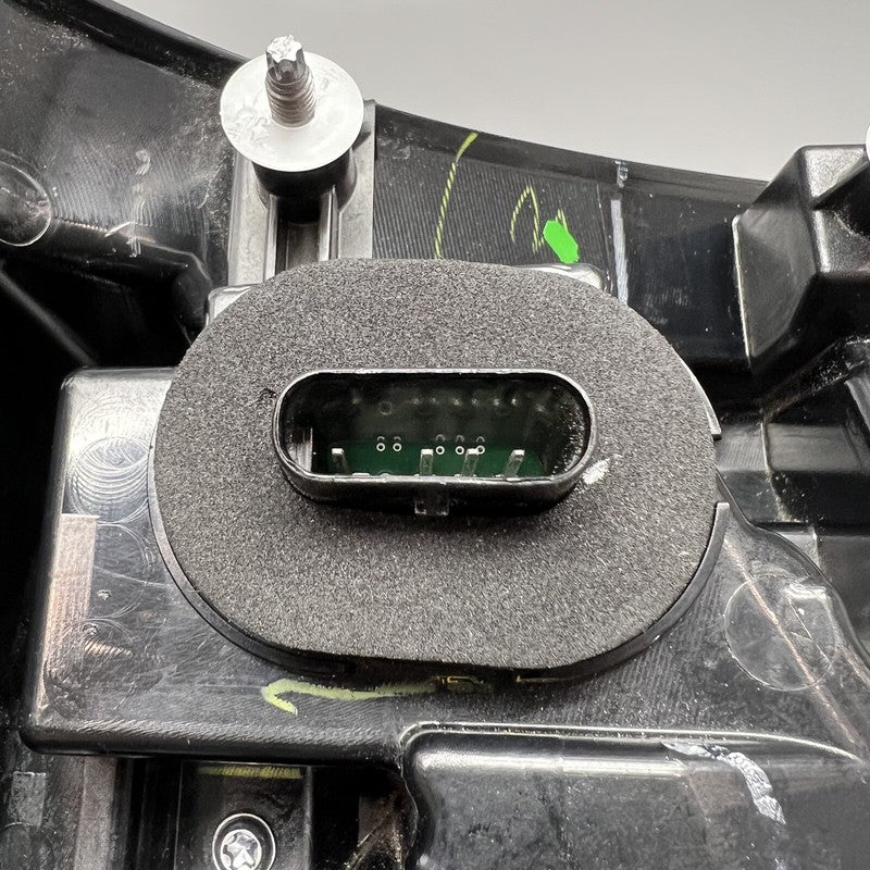 1502087-00-D TESLA MODEL Y TAIL LIGHT RIGHT PASSENGER 2020 2021 2022 2023 OEM 1502087-00-D