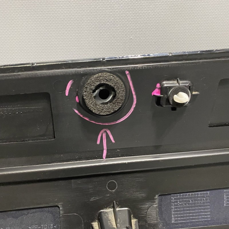 J9D3-21064-A JAGUAR I-PACE DOOR TRIM RIGHT FRONT J9D3-21064-A OEM 2019 2020 2021 