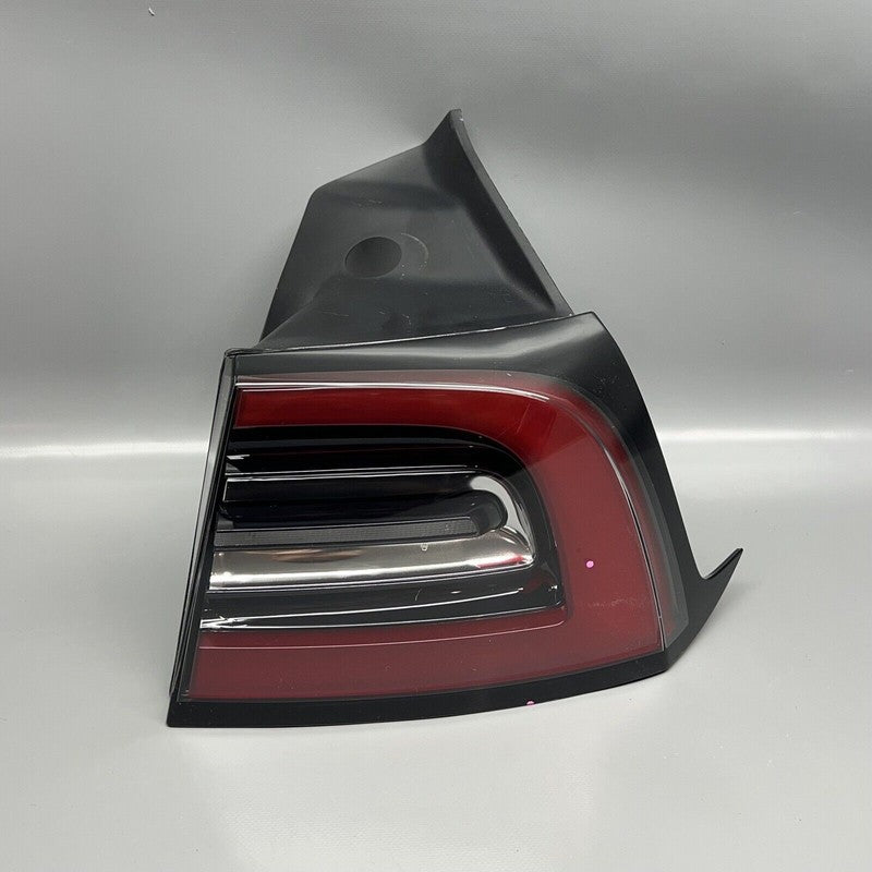TESLA MODEL Y TAIL LIGHT RIGHT PASSENGER 2020 21 22 2023 LED OEM 15020