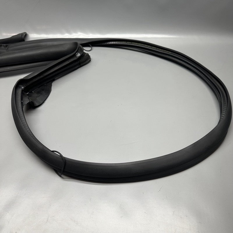 1090510-00-L TESLA MODEL 3 DOOR SEAL RIGHT REAR 2017 18 19 20 21 22 2023 OEM 1090510-00-L