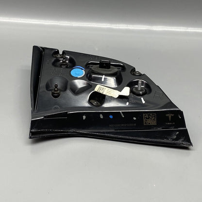 1077402-00-E TESLA MODEL 3 TAIL LIGHT TRUNK RIGHT PASSENGER 1077402-00-E 2017 18 19 20 2021 