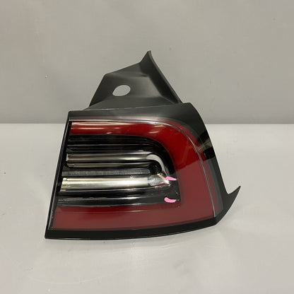 MODEL 3 TESLA MODEL 3 TAIL LIGHT RIGHT PASSENGER SIDE 2017 2018 2019 2020 OEM