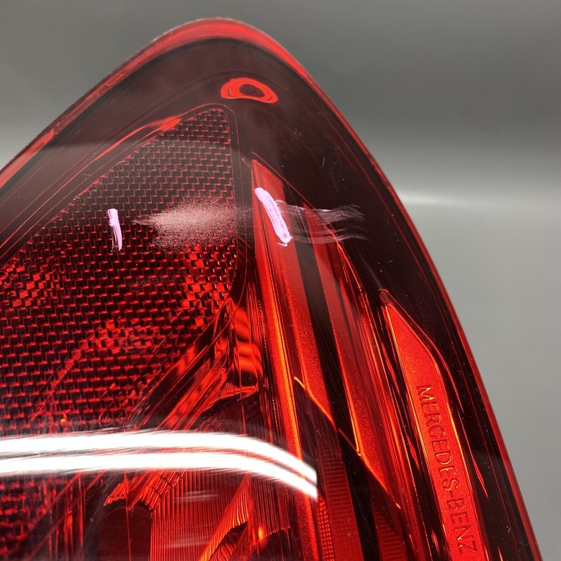 A2059064903 MERCEDES BENZ C300 TAIL LIGHT LEFT DRIVER A2059064903 2019 2020 LED OEM DAMAGED