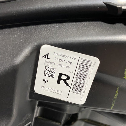 1077372-00-L TESLA MODEL 3 HEADLIGHT RIGHT PASSENGER LED 1077372-00-L 2017 2018 2019 2020 OEM