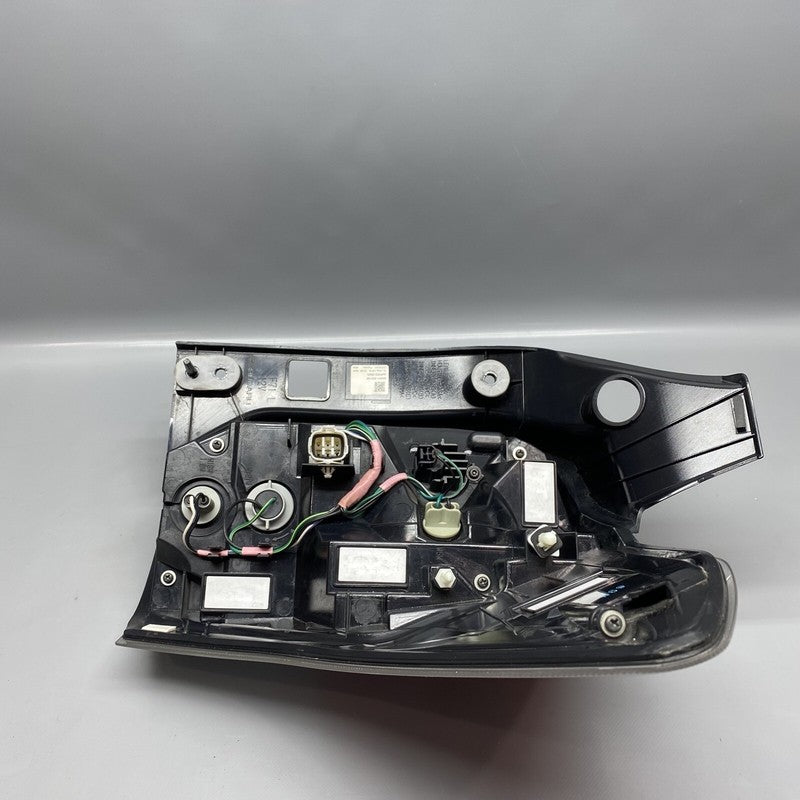 SUBARU FORESTER TAIL LIGHT LEFT DRIVER 84201-SG150 2017 2018 OEM